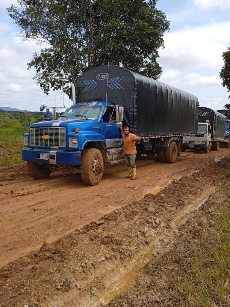 Camioneros solicitan urgente atención a la vía La Libertad- Calamar, Guaviare