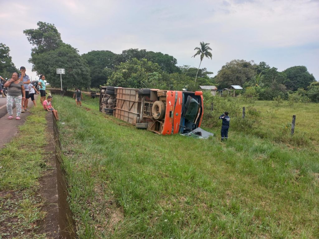 Bus de la empresa La Macarena se accidentó en la vía nacional Meta - Guaviare