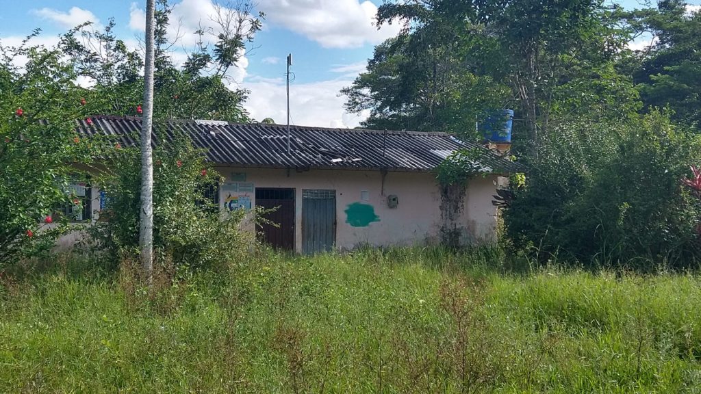 Pésimo estado de la escuela en la vereda Barrancón Bajo