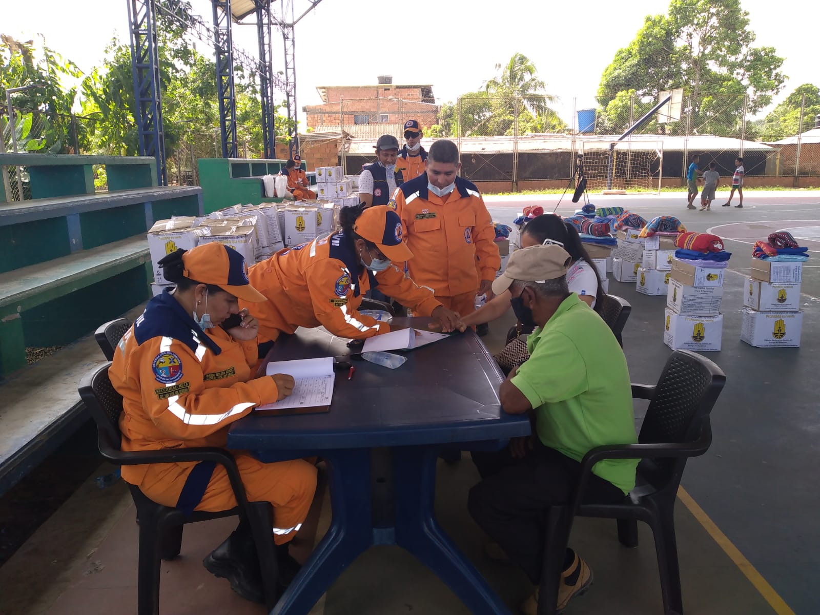 Después de 7 meses se entregan ayudas humanitarias a afectados por ola invernal