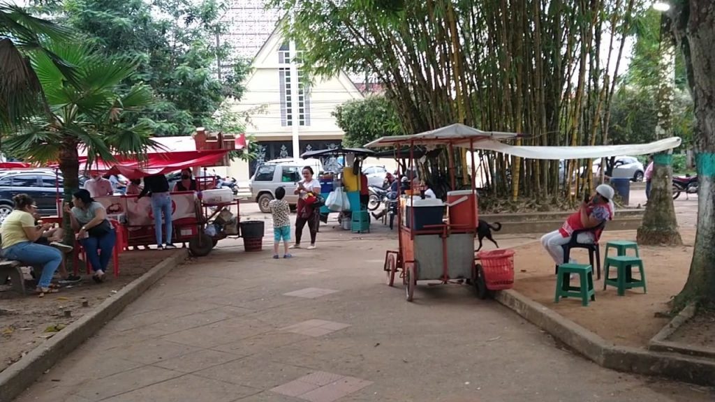 Incierto es el futuro de los vendedores ambulantes del parque principal