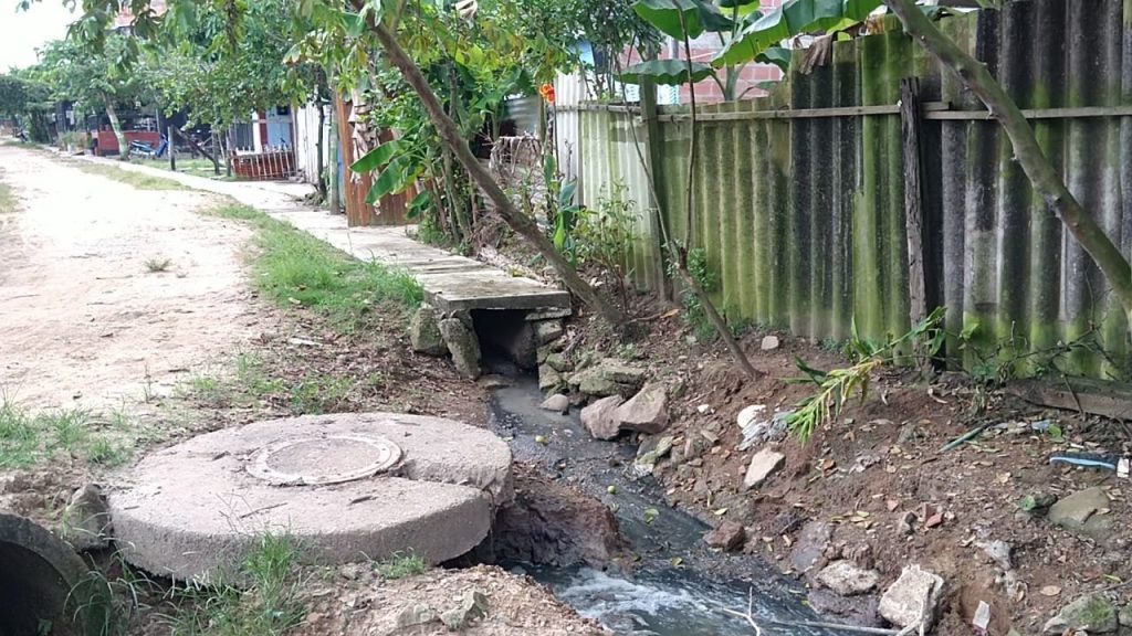 Aguas residuales afecta la salud de habitantes en el barrio El Remanso