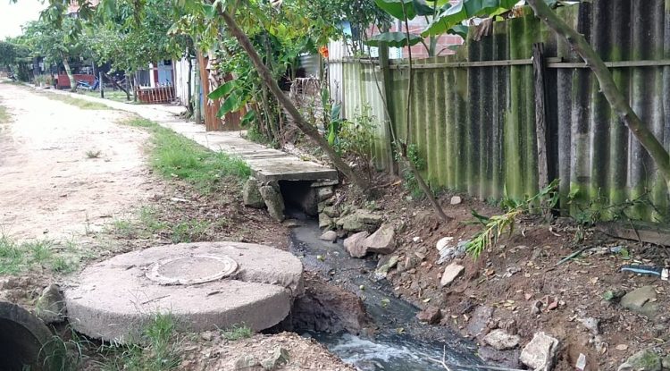 Aguas residuales afecta la salud de habitantes en el barrio El Remanso