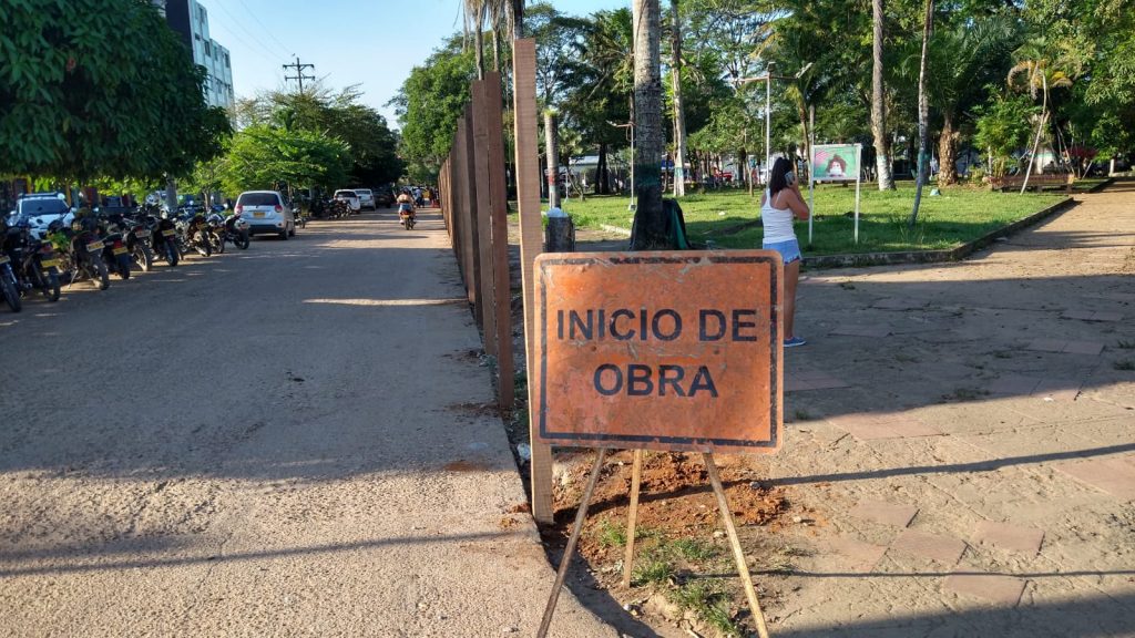 Cierres y restricciones por obras en el parque central de San José del Guaviare