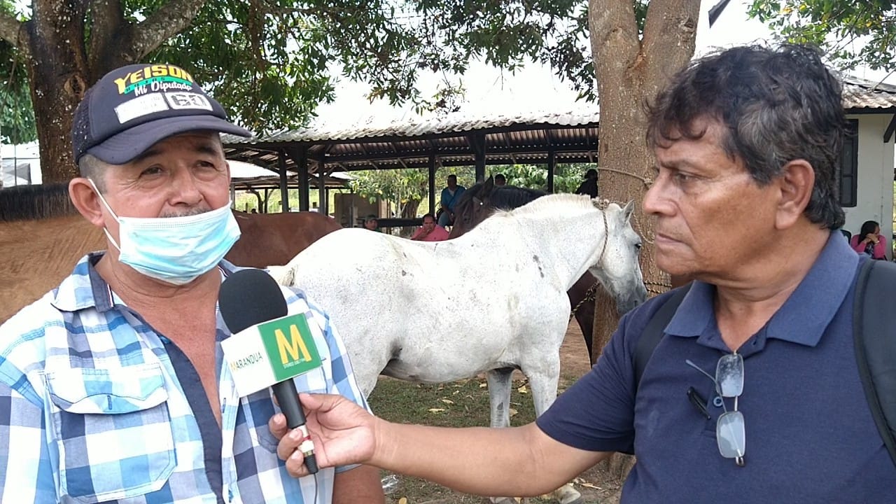 José Luis Vega de la vereda Santa Rosa adoptó un caballo.