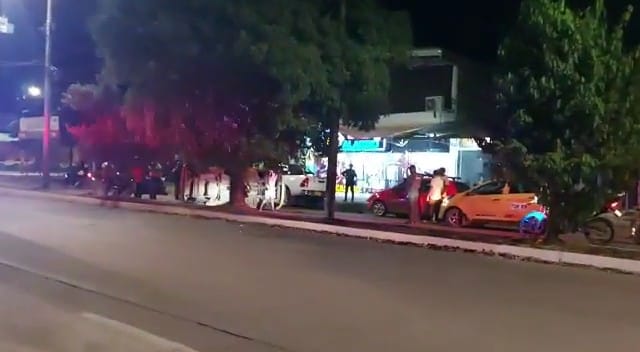 Un taxi se volcó en la Avenida El Retorno en San José del Guaviare