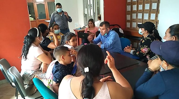Madres de familia de La Unilla solicitan docente para grados de primaria