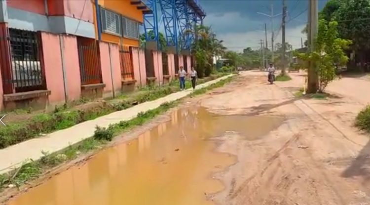 Habitantes exigen mantenimiento de la calle 10 con carrera 17 y 18