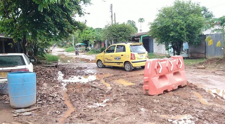 Calle 21 entre carrera 19 y 20 en mal estado por acción de las lluvias