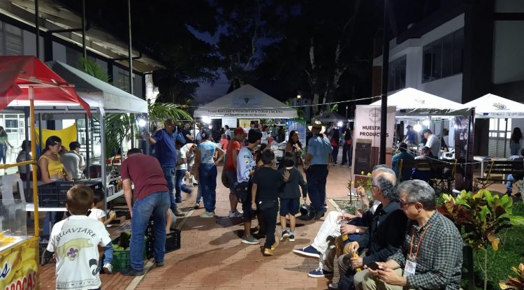 Como todo un éxito califican organizadores y escritores de la Feria del Libro Guaviare