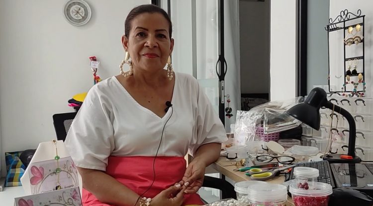 La historia de una artesana que se superó después de ser desplazada de Miraflores