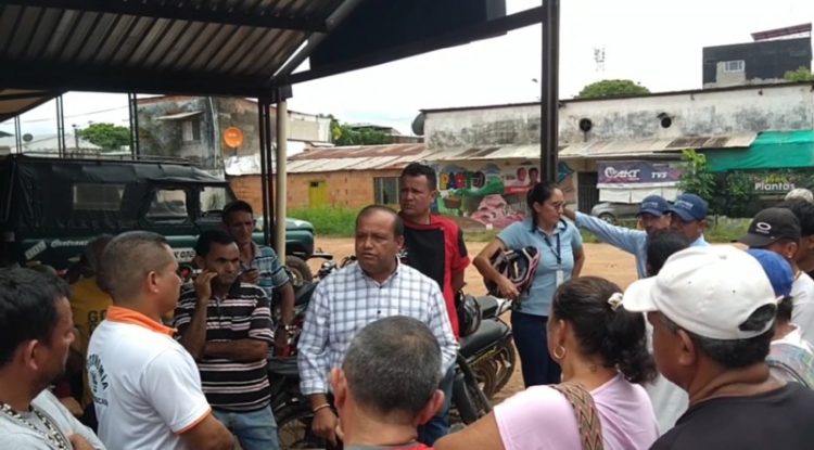 Comerciantes de El Porvenir protestaron por rebosamiento de aguas negras