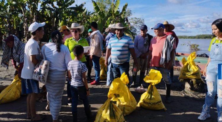 700 ayudas humanitarias recibieron familias afectadas por ola invernal en Puerto Concordia, Meta