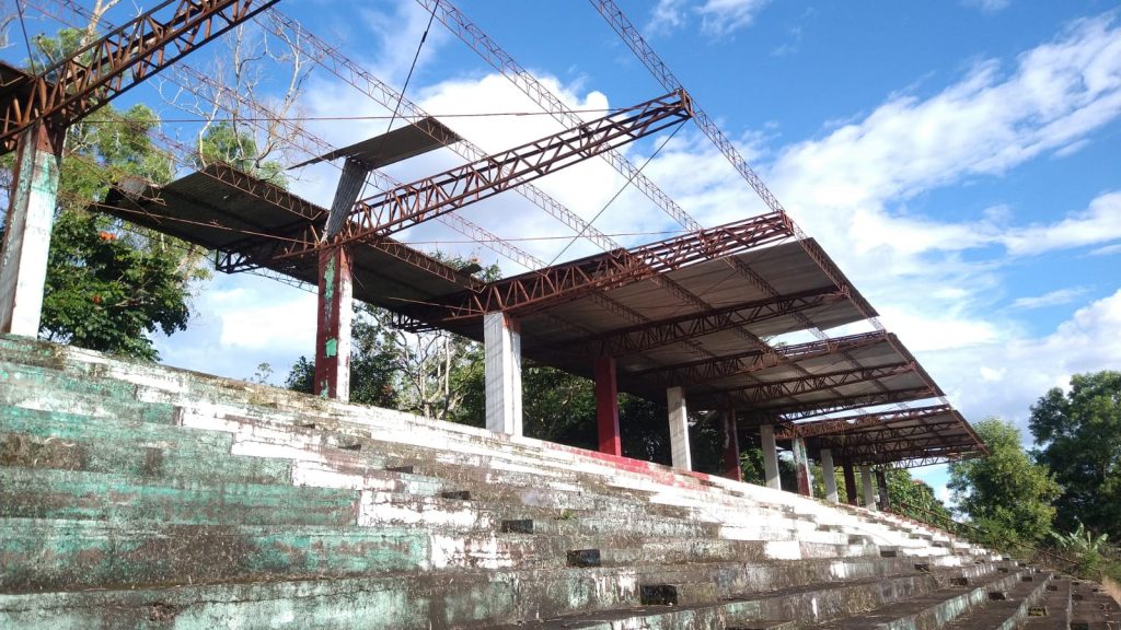 Gradería oriental de Estadio Yaquiraná presenta grietas en su estructura