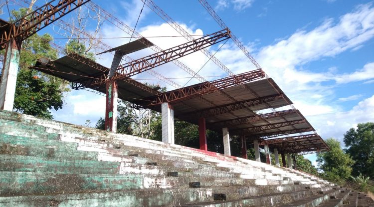 Gradería oriental de Estadio Yaquiraná presenta grietas en su estructura