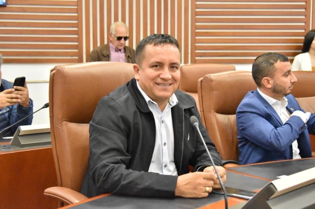 Representante Alexander Quevedo se expresó sobre proyectos presentados al Congreso