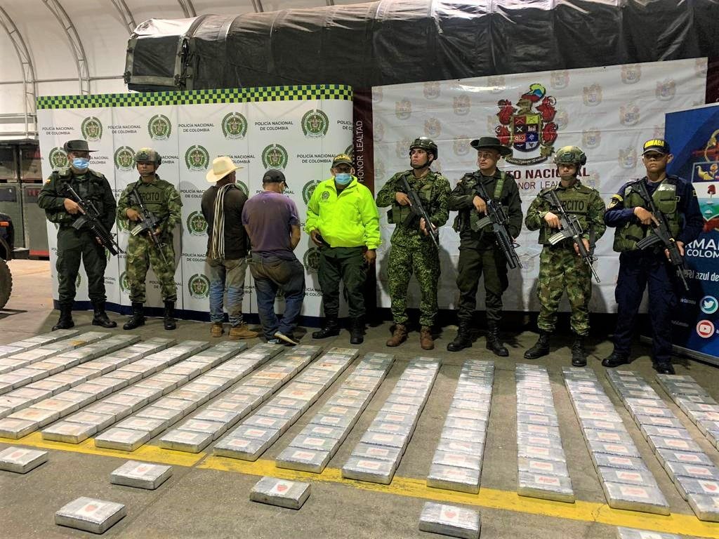 Meta: Incautan 200 kilos de cocaína camuflados en dos vehículos