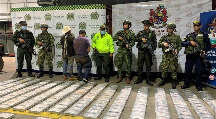 Meta: Incautan 200 kilos de cocaína camuflados en dos vehículos