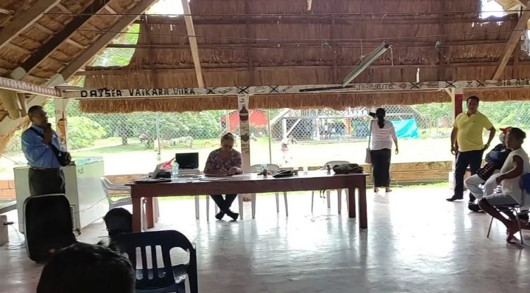 Comunidad indígena de Panuré pide a profesora continuar el proceso educativo