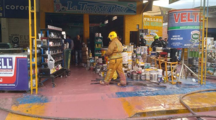 Posible chispa de soldadura habría ocasionado incendio