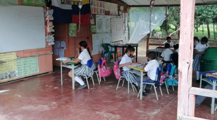 Líderes de Brisas del Llano piden una escuela para 13 niños