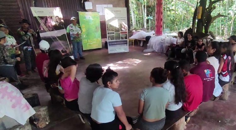 “Aula viva” la estrategia para capacitar a nuevas generaciones sobre la conservación en la Amazonía