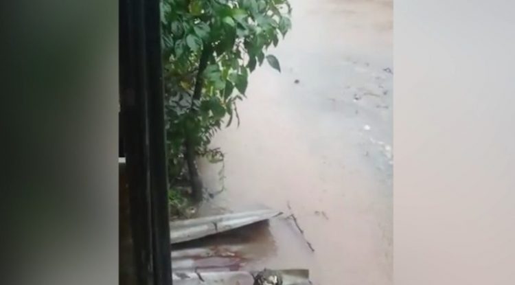 Lluvias dejó vías intransitables en barrio Santo Domingo