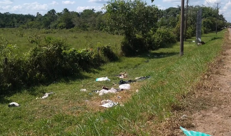 Denuncia botadero de basuras entre Caño Uribito y la Brigada de Selva 22