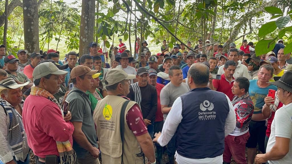 Liberan a los 30 soldados retenidos por campesinos en Vista Hermosa, Meta