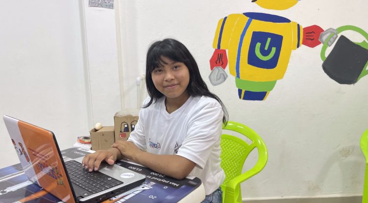 Yaleina Yaoyao, la primera niña nukak que estudia robótica