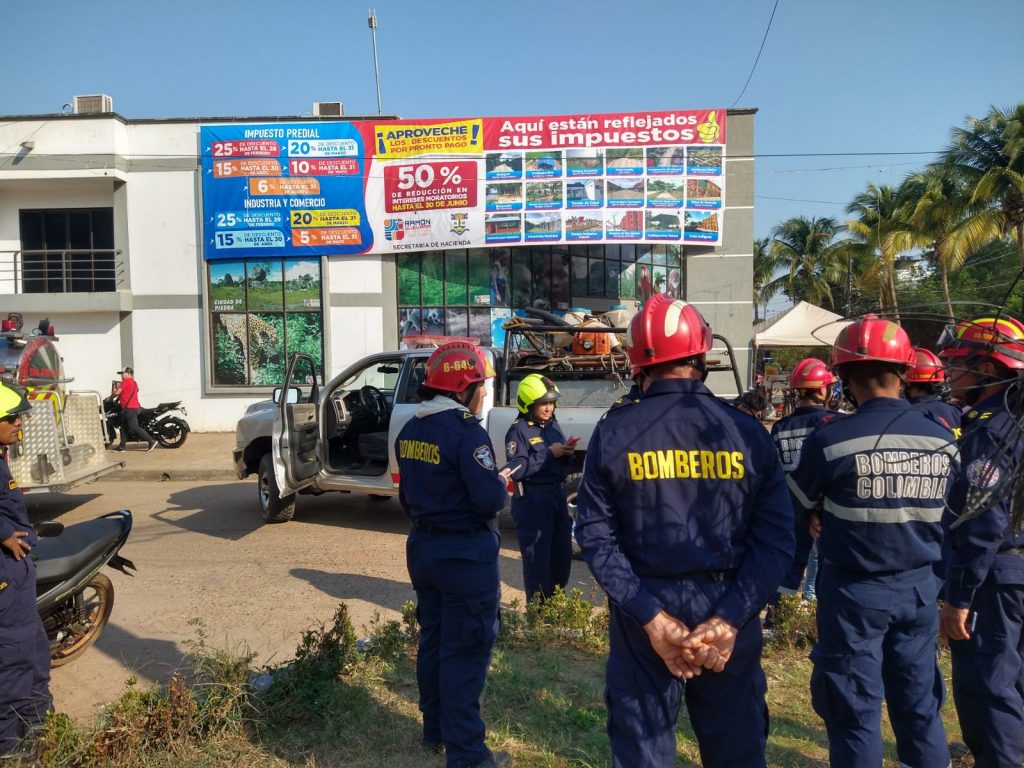 Bomberos realizaron plantón en Alcaldía de San José del Guaviare