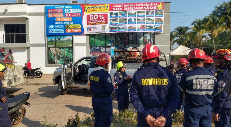 Bomberos realizaron plantón en Alcaldía de San José del Guaviare