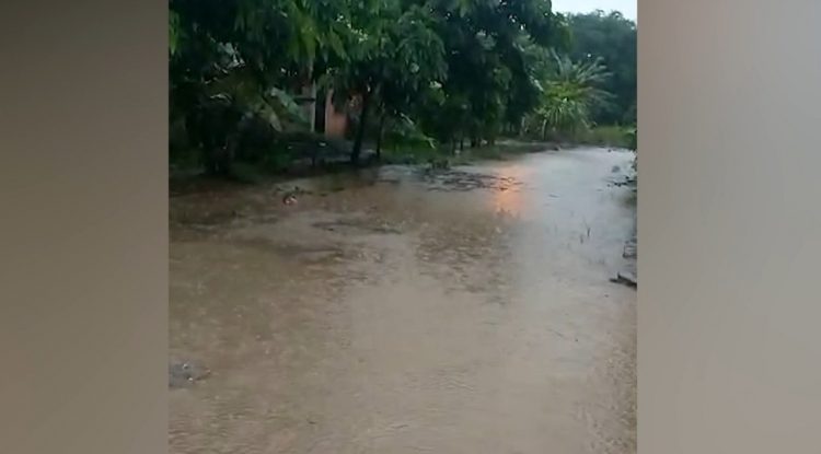Fuerte aguacero inundó calles en el barrio Bicentenario Dos