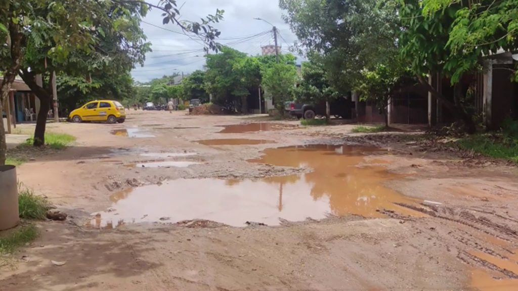 Obras Municipales responde a peticiones de arreglo de vías en el barrio La Granja