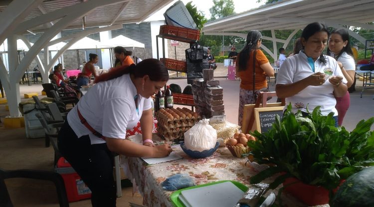 Mercado Campesino se cumplió en celebración del Día Nacional del Campesino