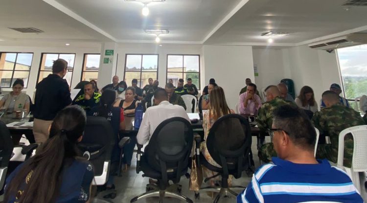 Charras - Guaviare: Gobierno rechaza chantaje de grupos armados ilegales