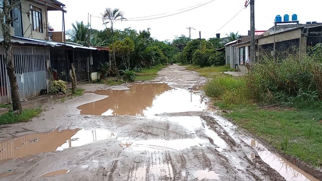 El ingeniero Kevin Gutiérrez, secretario de Obras Públicas de San José del Guaviare, se refirió a la situación de una socavación a pocos metros del enrocado