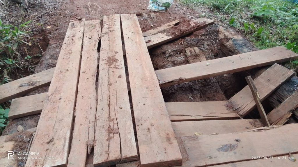 Camión dañó puente de madera en vereda San Isidro I