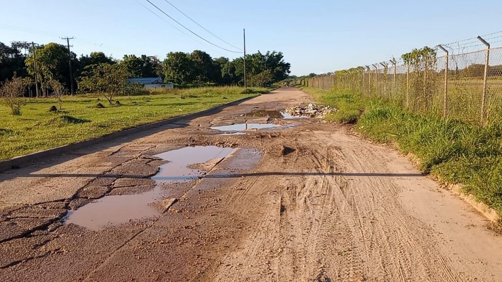 Vía a La Gravillera permanece en mal estado