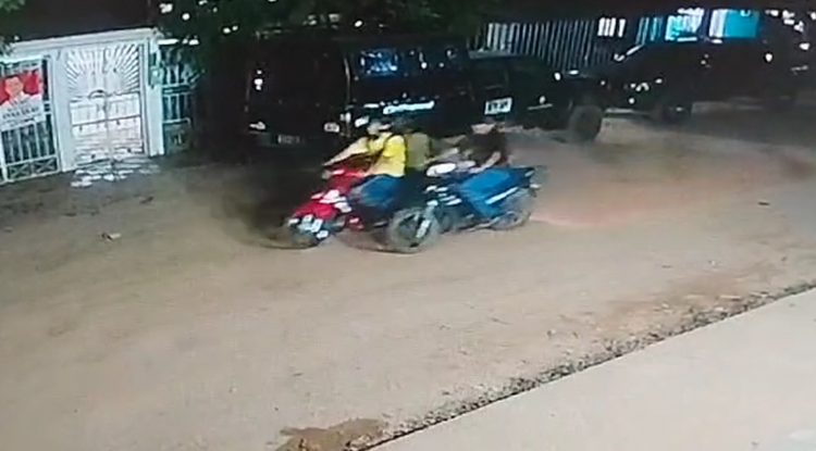 Robo de motocicleta quedó en cámaras de seguridad