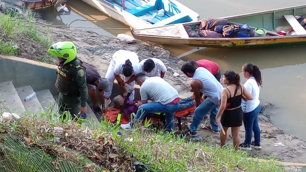 Adulto sufrió lesiones en su rostro tras caer en el enrocado