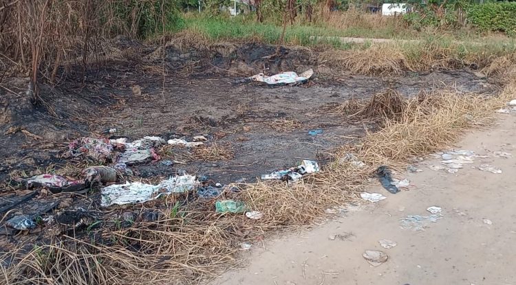 Ciudadanos siguen arrojando basuras en lotes del municipio