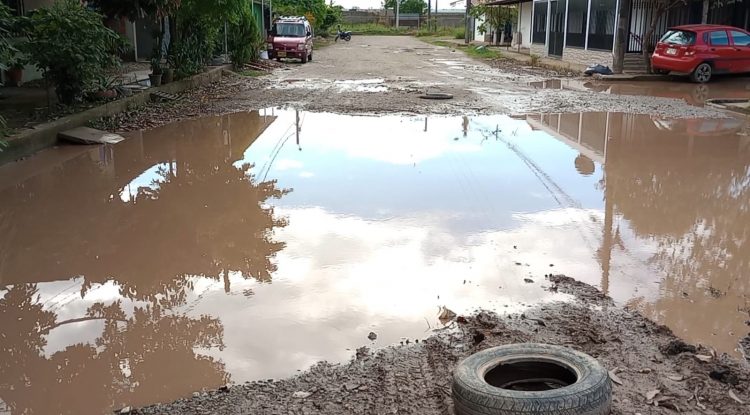 Calle en mal estado afecta a dos barrios en San José del Guaviare