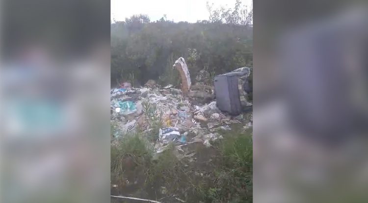 Otro punto de basuras entre el barrio San Jorge y Altos de San Jorge