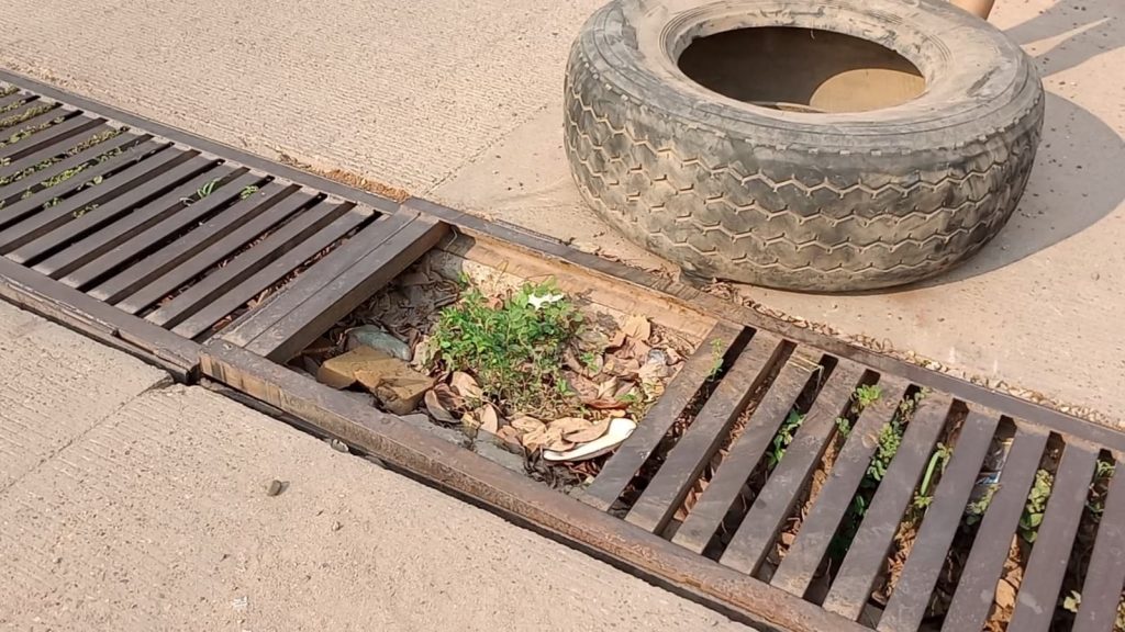 Habitantes solicitan mantenimiento de las rejillas en la calle 27 con 22