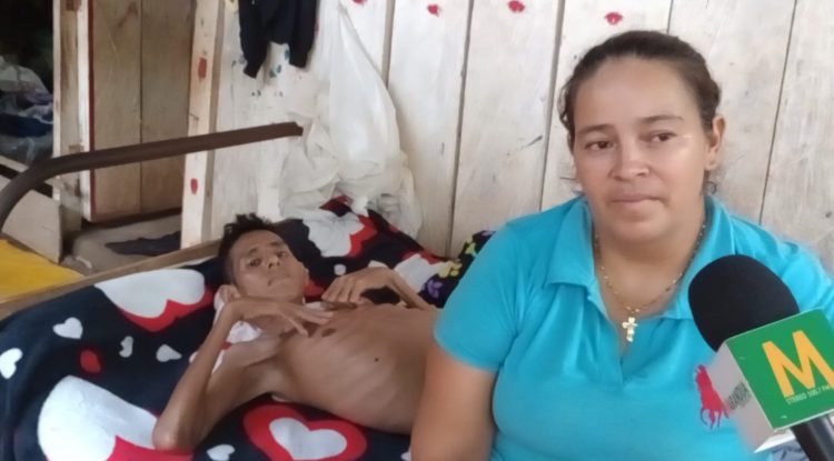 Mujer pide ayuda para su esposo mientras se recupera de su salud