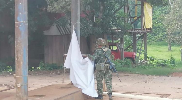 Militares retiraron pendón de las Farc en La Libertad, Guaviare