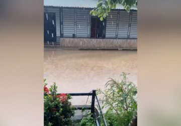 Vía en Portal de Belén lleva más de tres meses inundada
