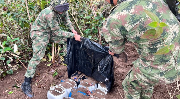 Ejercitó destruyó un deposito ilegal de explosivos en zona rural del Guaviare