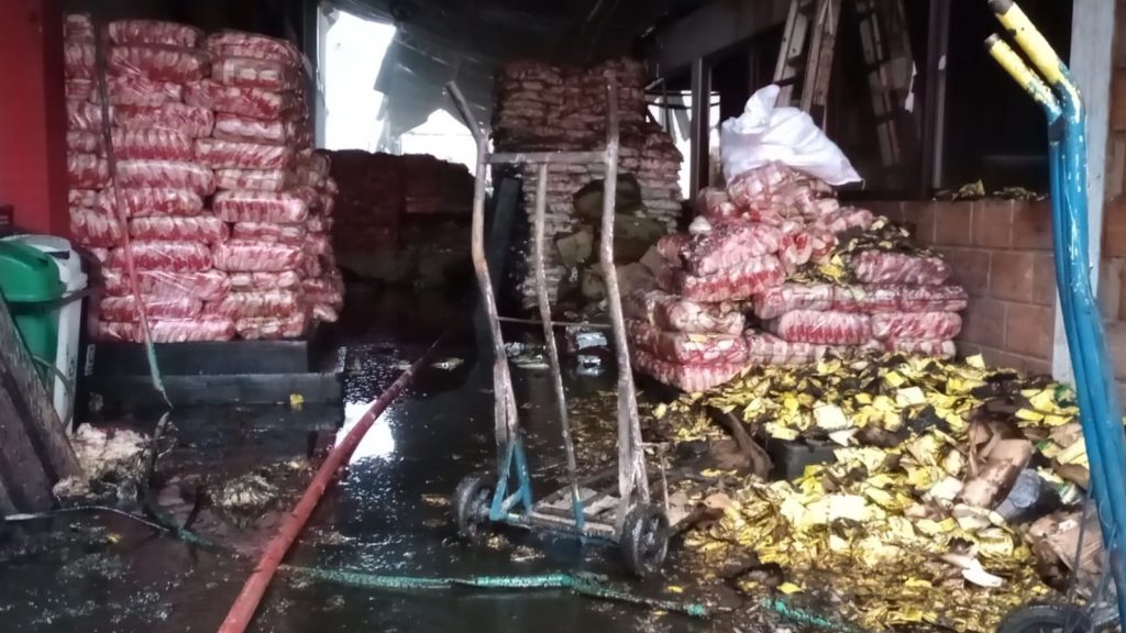 Un grave incendio estructural afectó una bodega de alimentos en San José del Guaviare